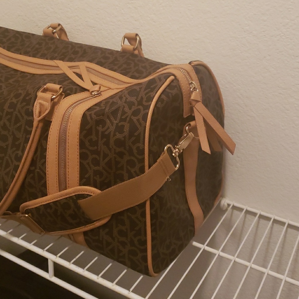 Brand New Calvin Klein Leather Duffle bag w/ Tags - Picture 2 of 3